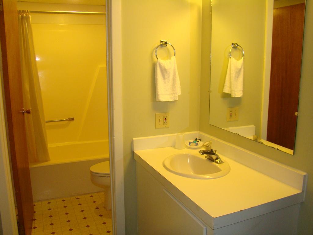 Happy Trails Motel - photo 17