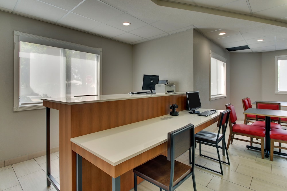Holiday Inn Express & Suites West Palm Beach Metrocentre by IHG - photo 57