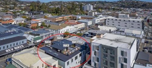 Inner City Apartment 2 Modern Rooftop Balcony — 4-Star Luxury Hotel in Nelson, New Zealand
