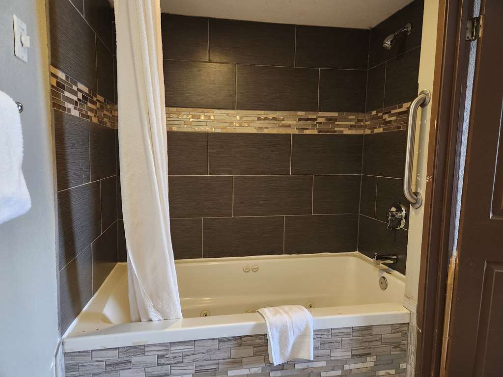 Americas Best Value Inn & Suites Little Rock at Scott Hamilton Dr - photo 60