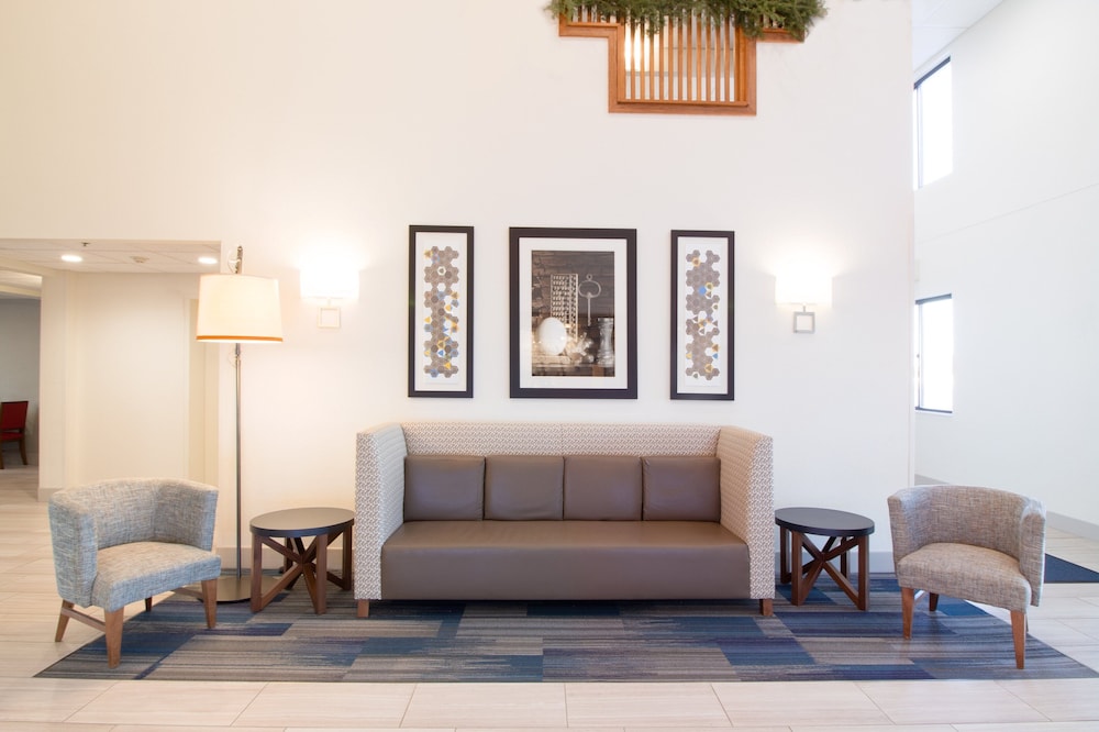 Holiday Inn Express & Suites Worthington by IHG - photo 45