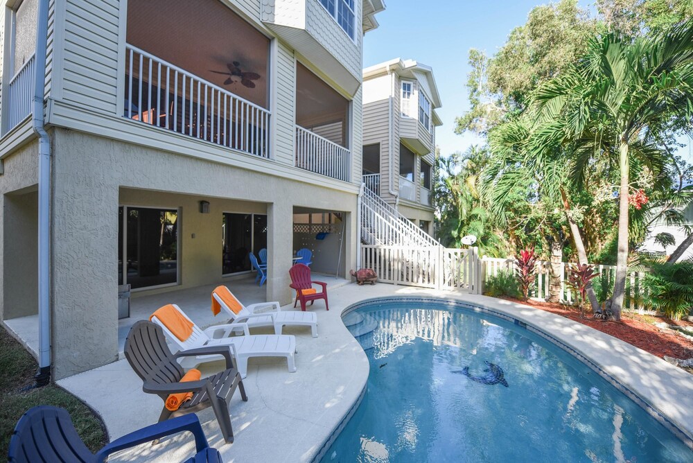 Beachwalk - carbon neutral hotel in Holmes Beach