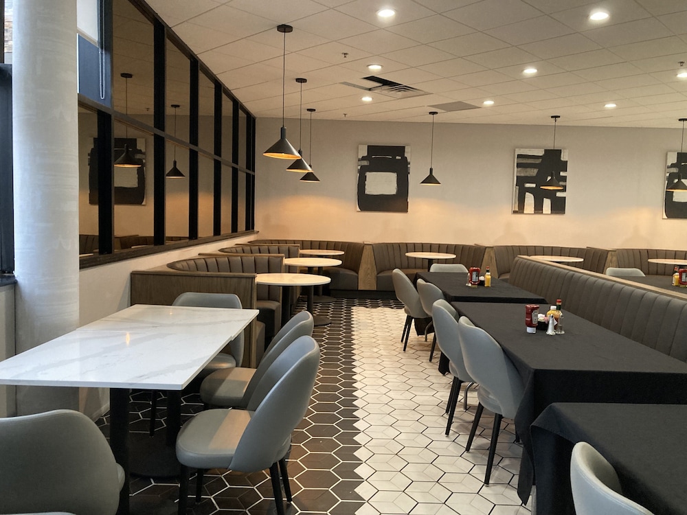 Crowne Plaza Auburn Hills by IHG - photo 50
