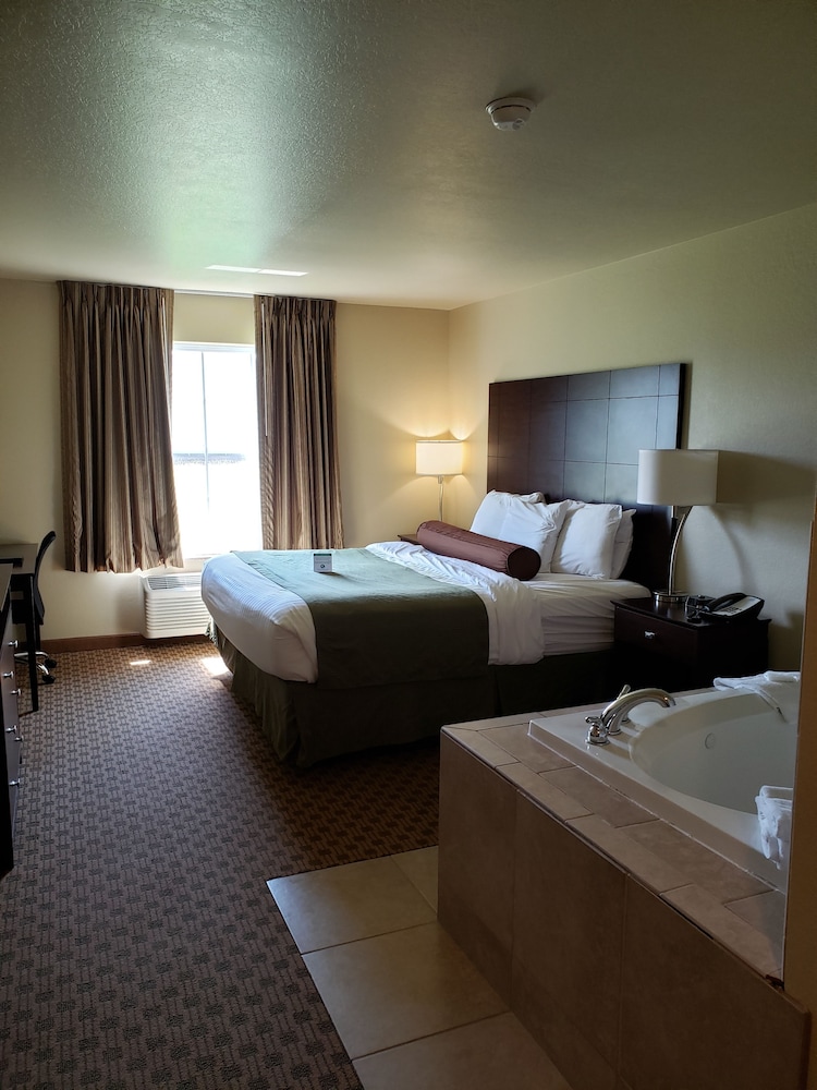 Cobblestone Inn & Suites Schuyler - photo 5