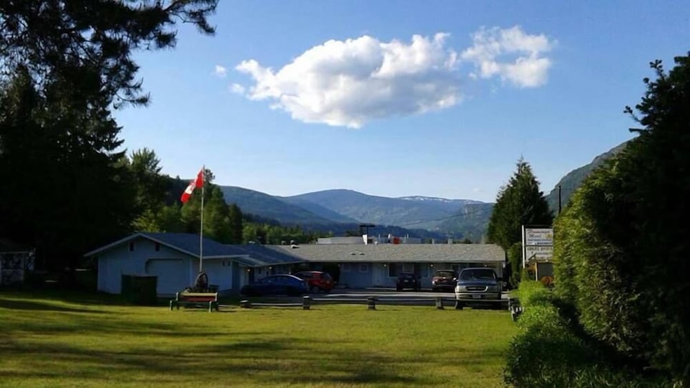 Flamingo Motel — hotel in Castlegar