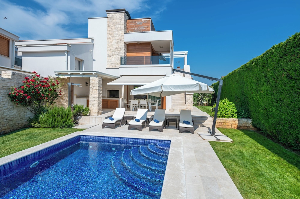 Villa Allegra — 4-Star Luxury Hotel in Porec, Croatia
