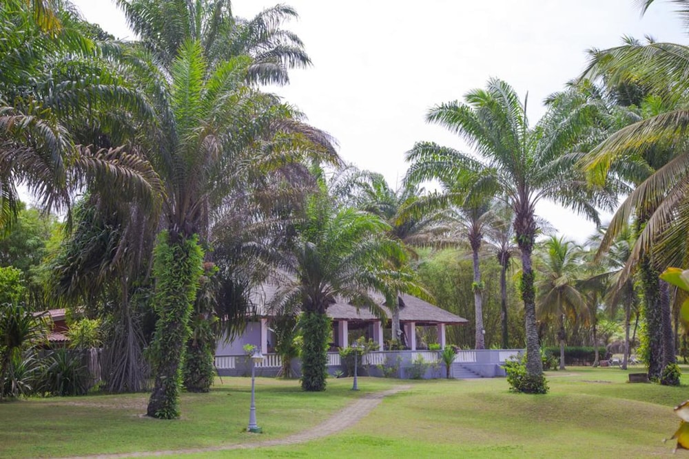 Hotel African Queen Lodge pet-friendly hotel Abidjan