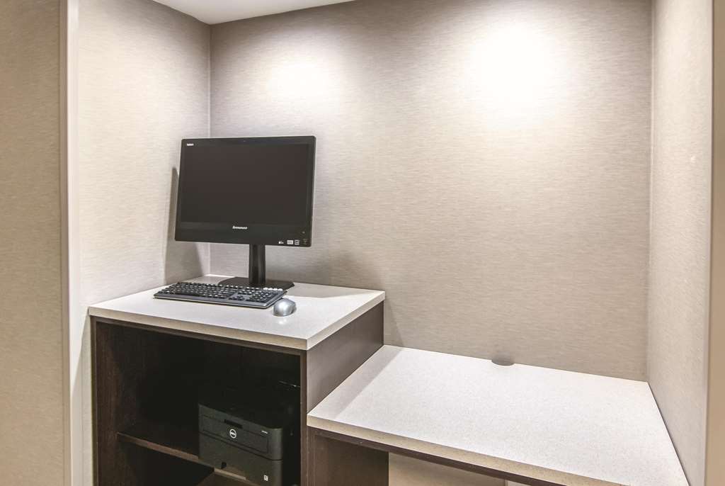 La Quinta Inn & Suites by Wyndham Orlando UCF - photo 50