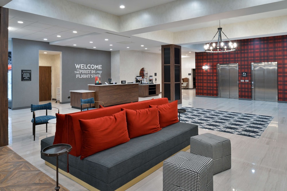 Hampton Inn & Suites Greensboro Downtown - photo 5