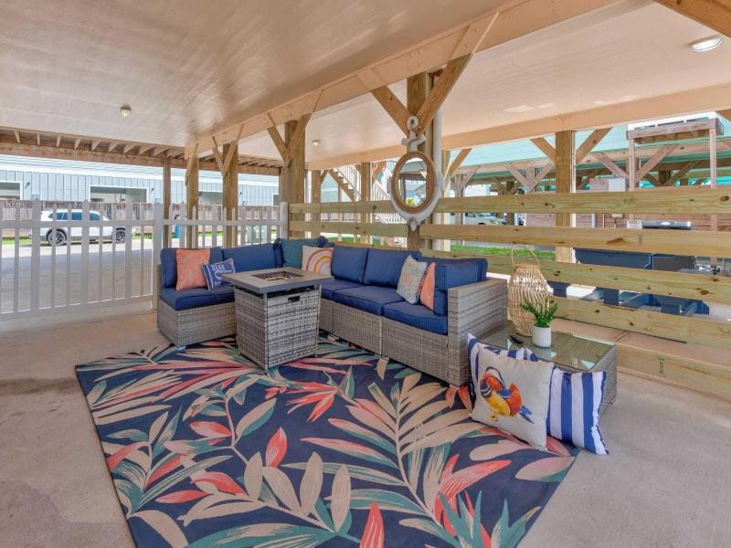 Salty Peach by Avantstay Private Pool New Decor - photo 9