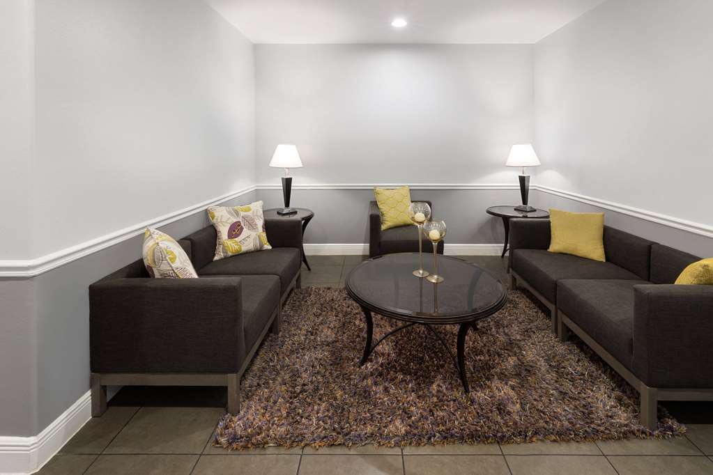 La Quinta Inn & Suites by Wyndham Austin Cedar Park - photo 10
