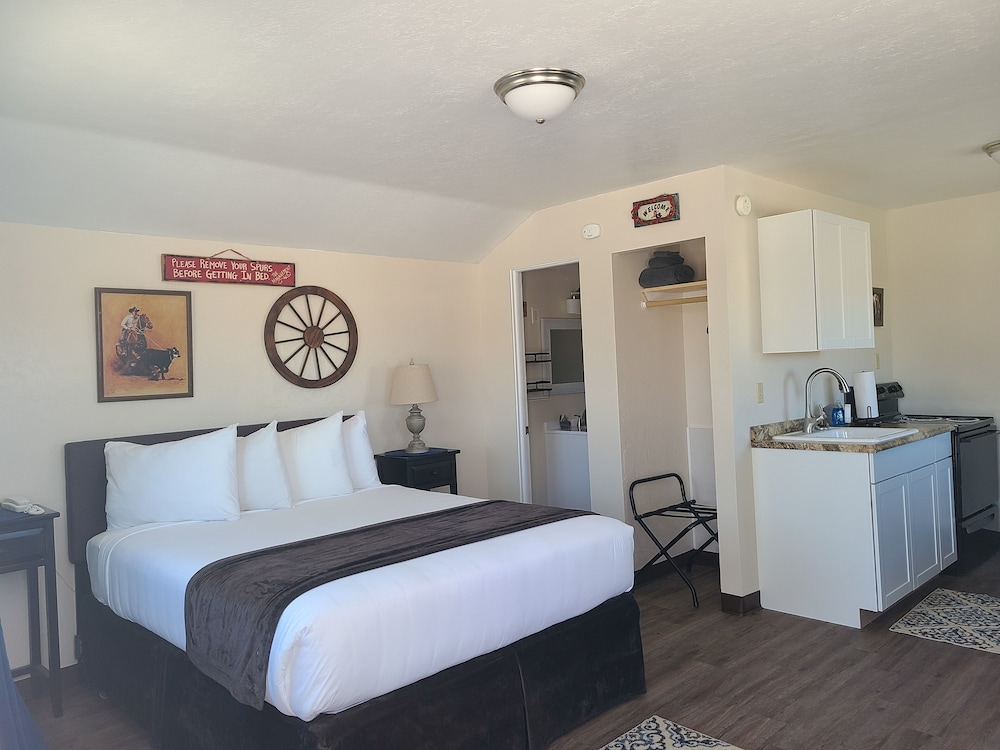 Lamplighter Cabins & Suites - photo 22