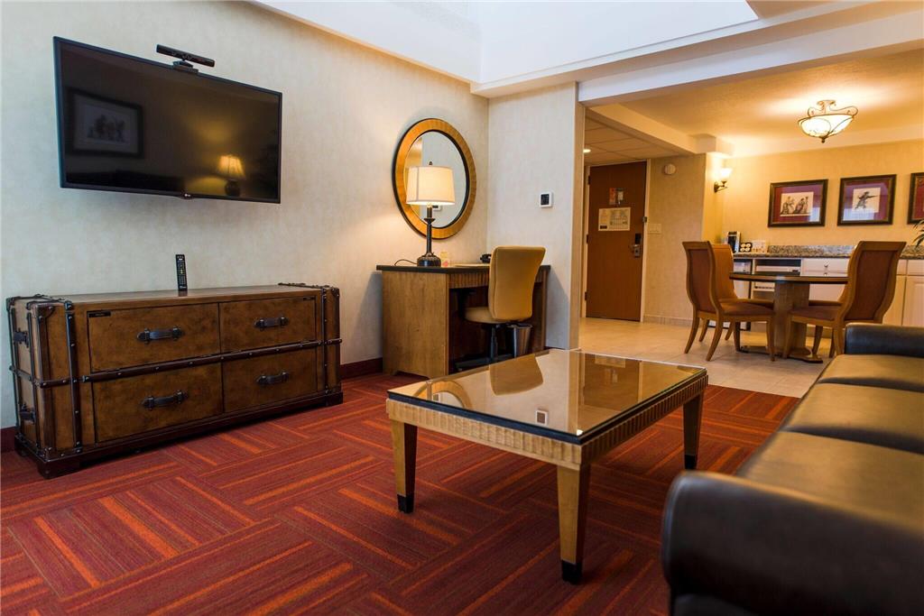 Howard Johnson by Wyndham Anaheim Hotel and Water Playground - photo 33