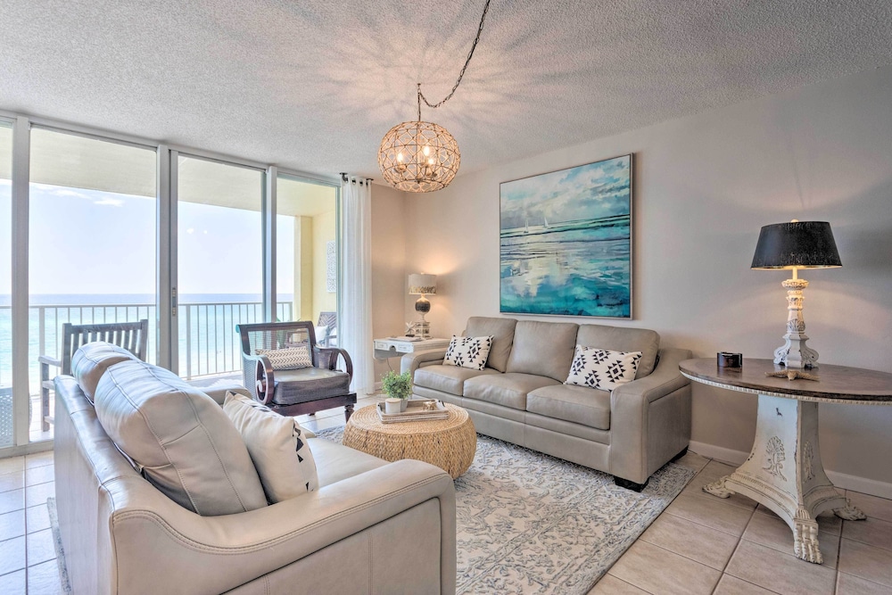 Beachfront Fort Walton Beach Condo with Pool Access — 4-Star Luxury Hotel in Fort Walton Beach, United States