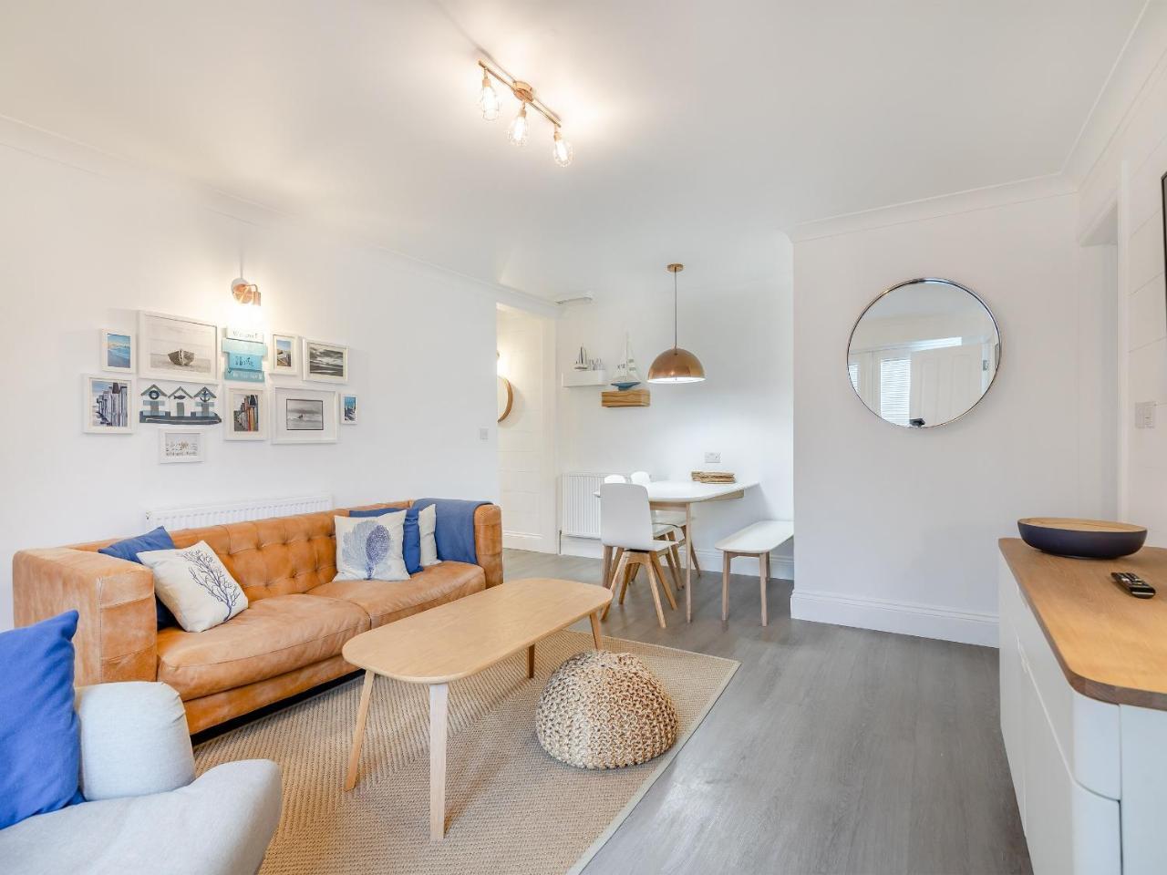 5 Vista Apartments — 4-Star Luxury Hotel in Paignton, United Kingdom
