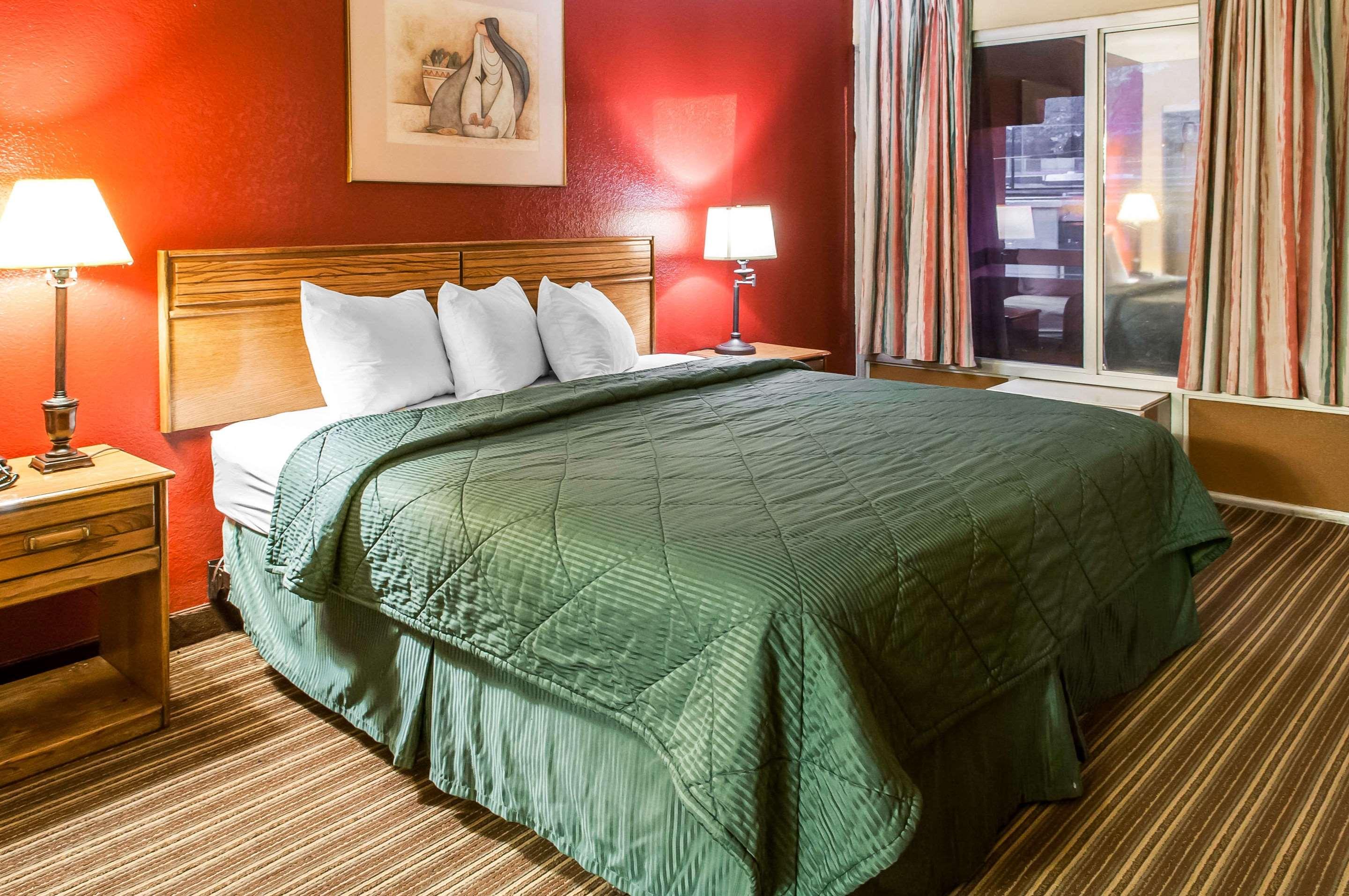 Rodeway Inn East - photo 3