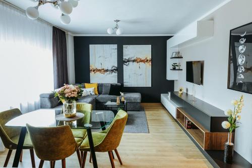 Charlotte Apartment 2Bedrooms w Parking near Nymphaea — Oradea — photo 4