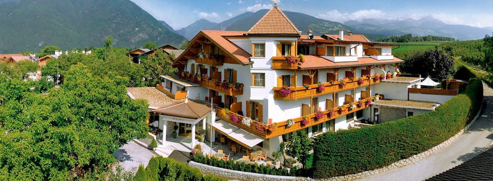 Hotel Hubertushof - carbon neutral hotel in Naz-Sciaves - Natz-Schabs