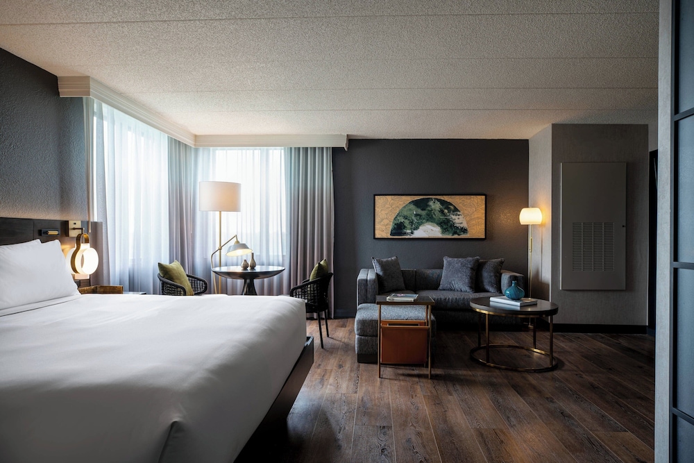 Renaissance Chicago North Shore Hotel - photo 21