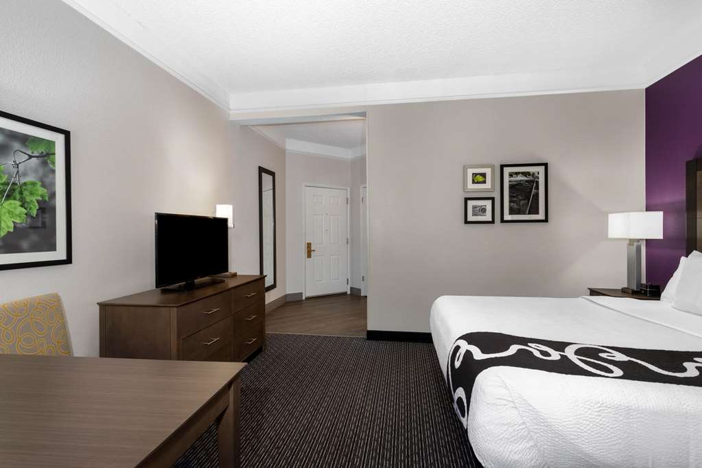 La Quinta Inn & Suites by Wyndham Denver Boulder Louisville - photo 17