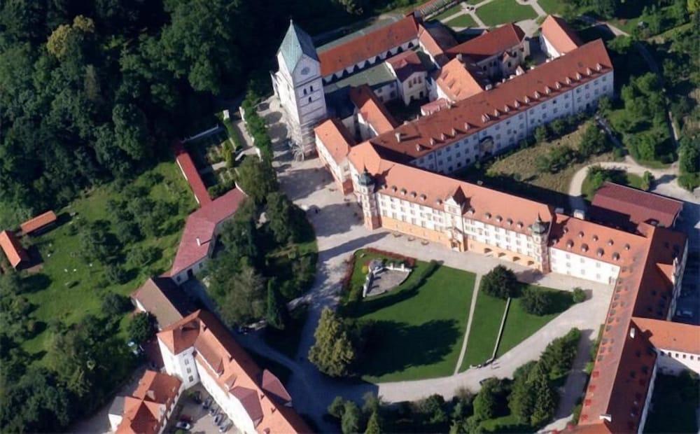 Hotel Schyrenhof - carbon neutral hotel in Scheyern