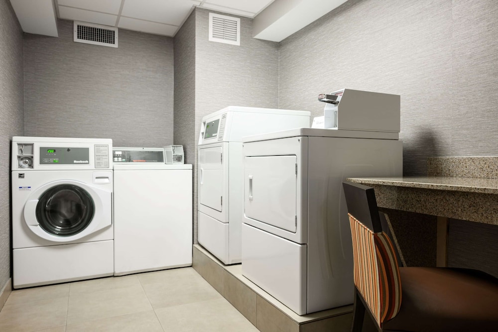 Hampton Inn Evansville Airport - photo 28