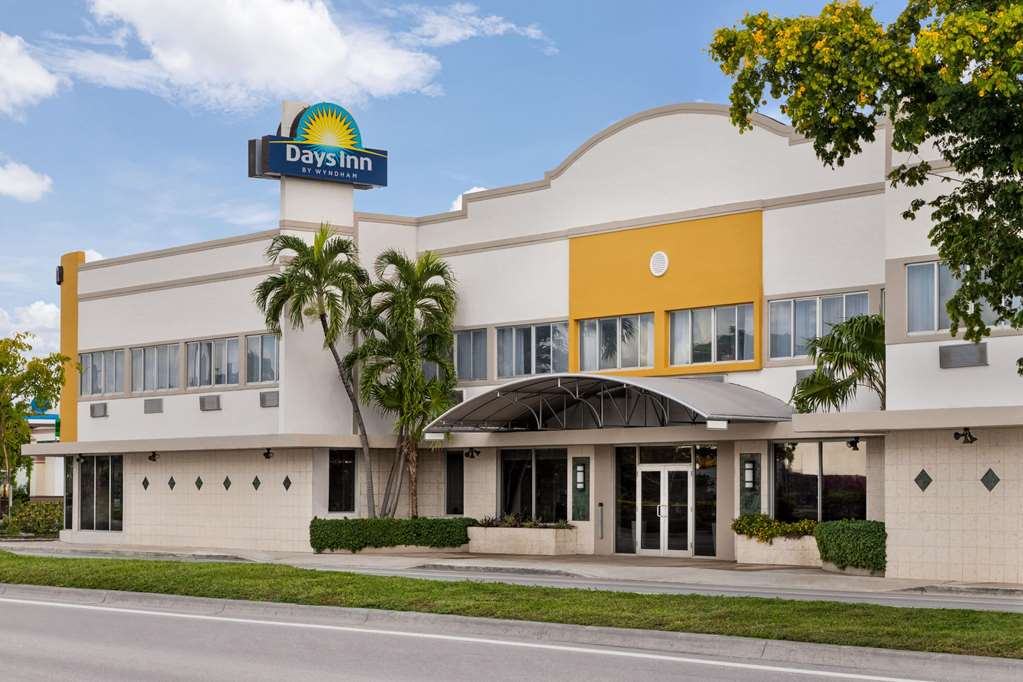 Days Inn by Wyndham Miami Airport North - photo 3