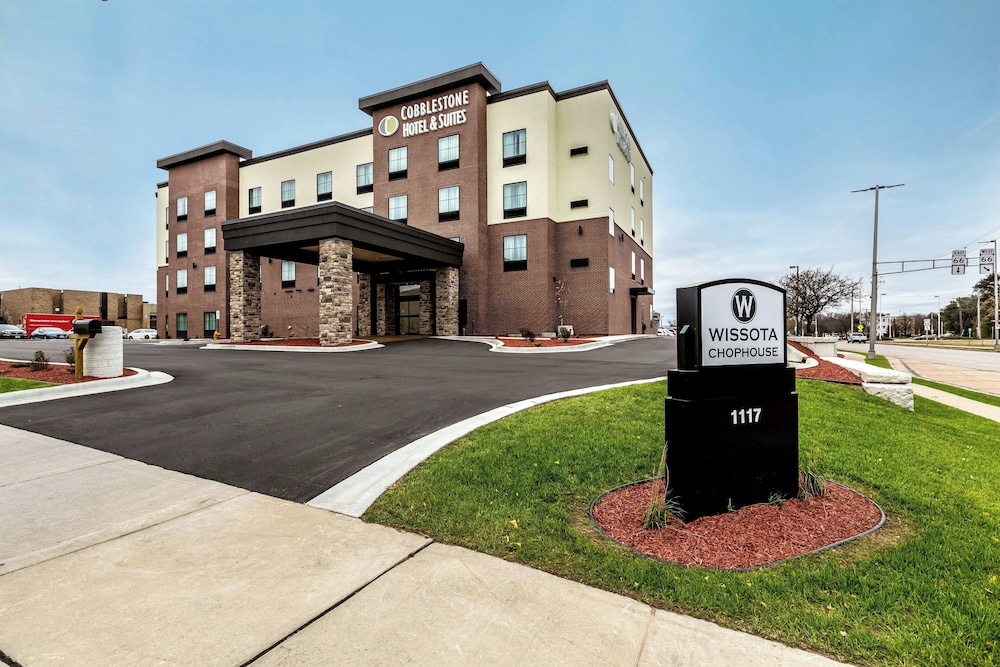 Cobblestone Hotel & Suites Stevens Point — Stevens Point — photo 2