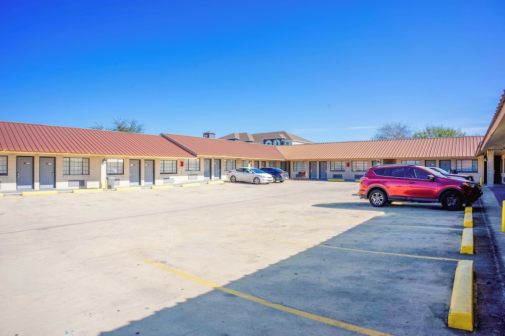 Pleasanton Executive Inn By OYO - photo 42