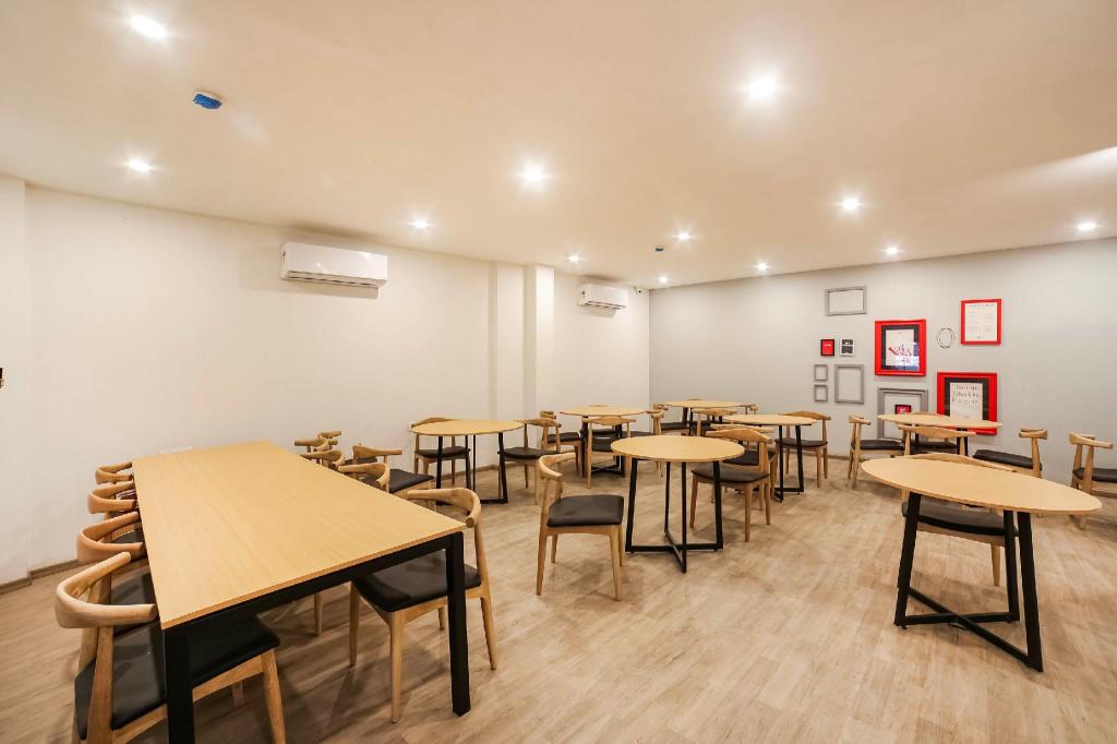 Tipsyy Inn Suites 003
