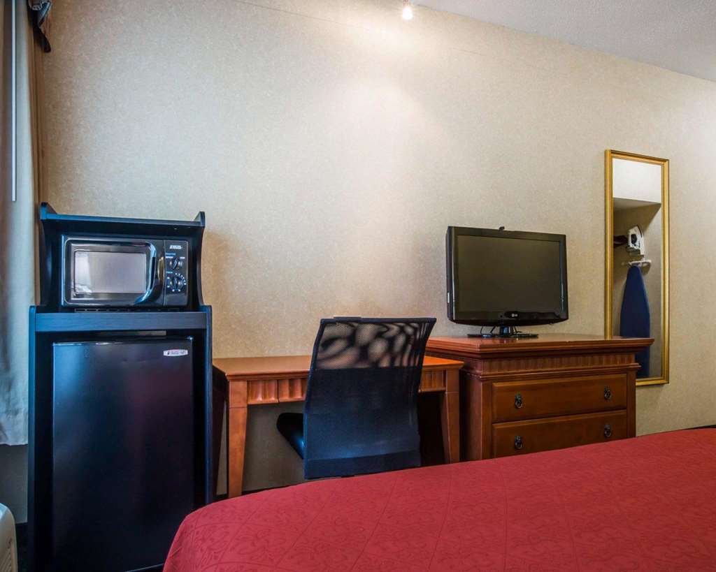 Econo Lodge Glens Falls Lake George - photo 14