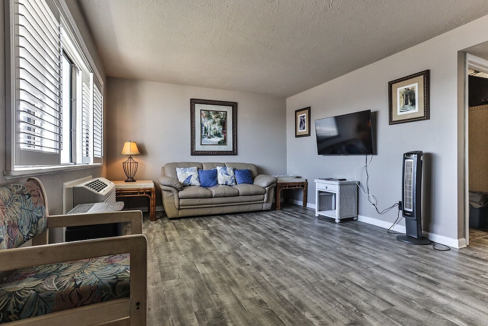 Coastal Waters Inn - photo 117