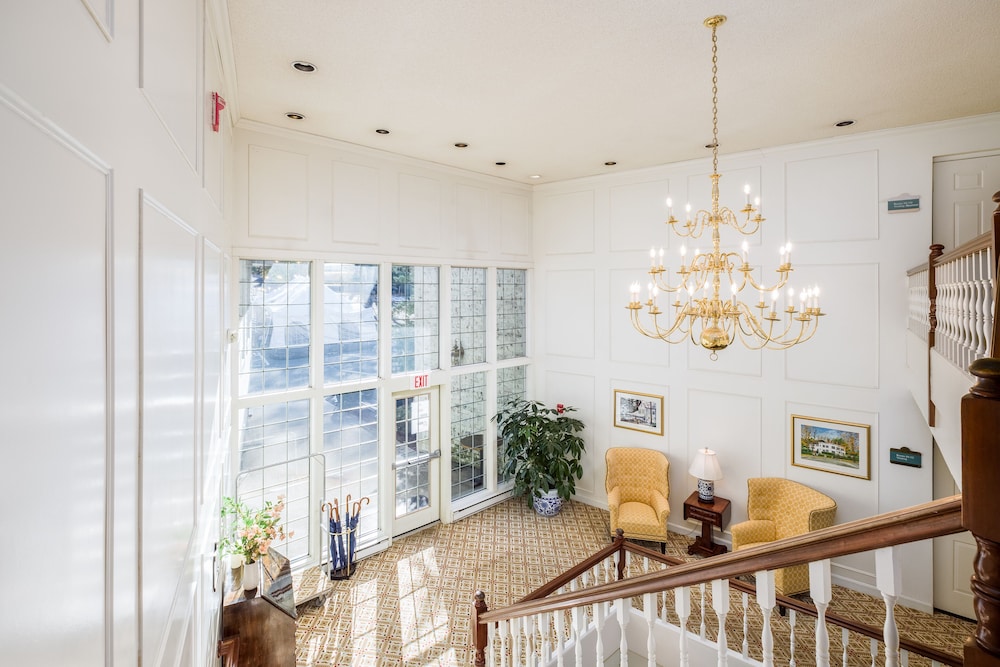 The Farmington Inn & Suites - photo 2