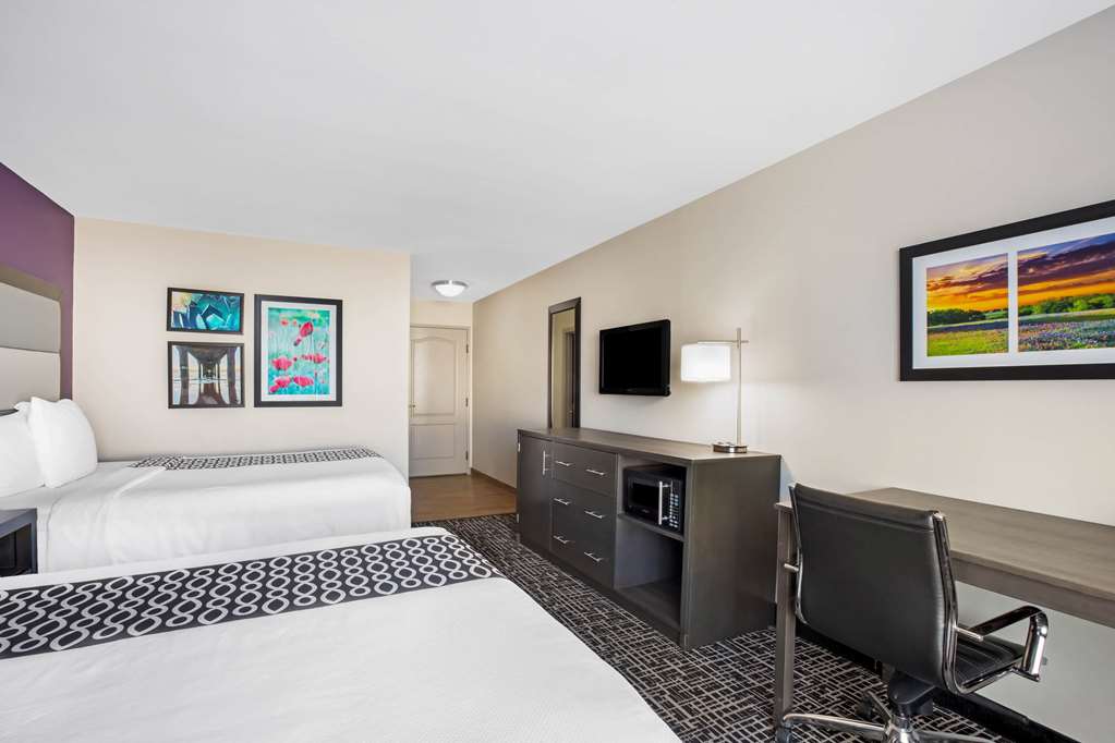 La Quinta Inn & Suites by Wyndham Pharr North McAllen - photo 19