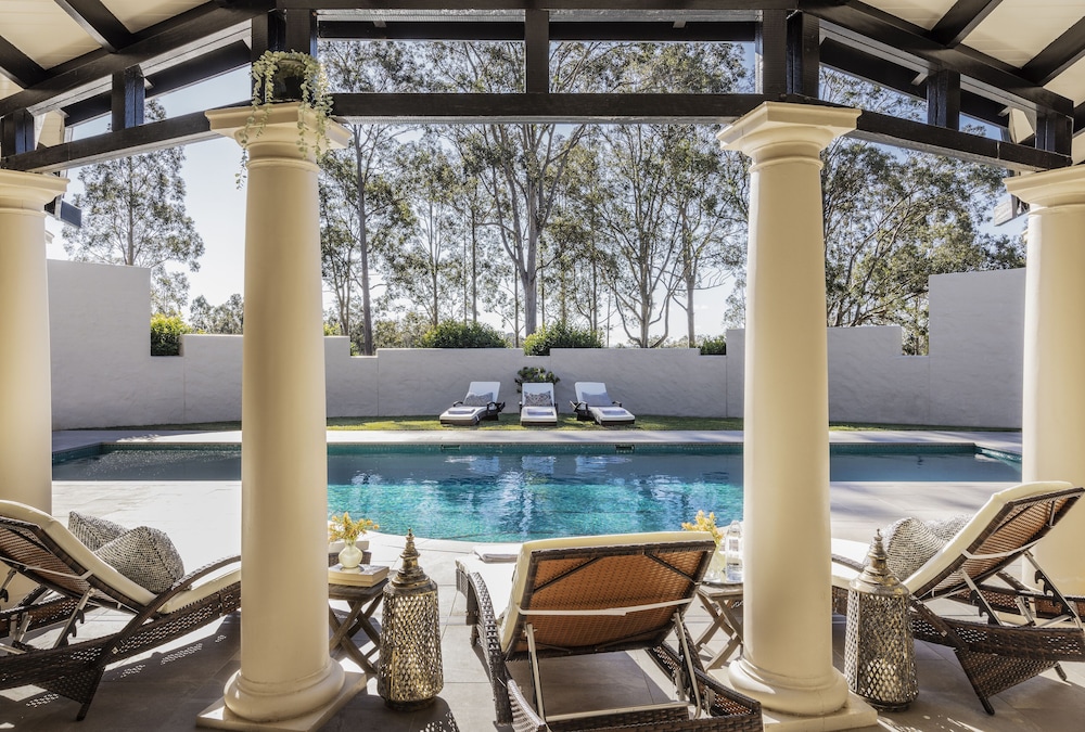 Tower Lodge — 4-Star Luxury Hotel in Pokolbin, Australia
