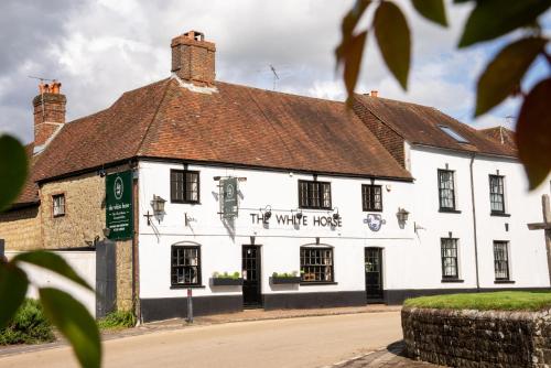 The White Horse Rogate - carbon neutral hotel in Petersfield