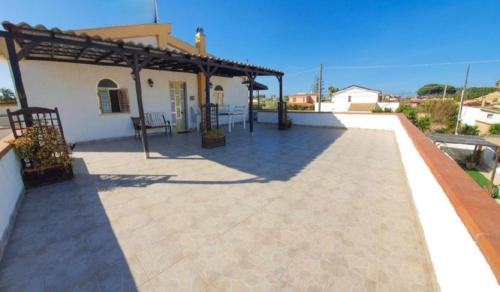 La Terrazza 150m Dal Mare Ampia Terrazza Privata Area Relax — 4-Star Luxury Hotel in Siracusa, Italy