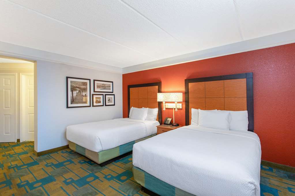 La Quinta Inn & Suites by Wyndham Jacksonville Butler Blvd - photo 13