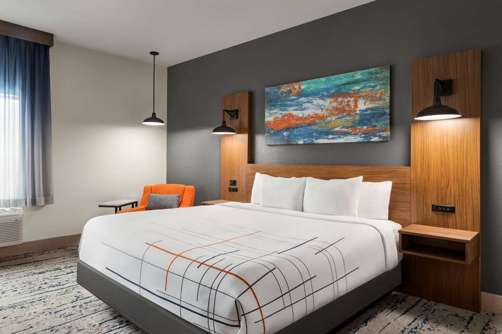 La Quinta Inn & Suites by Wyndham Austin South - photo 19
