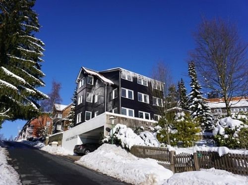 Haus Sonneck Apartmenthaus Sonnenterrasse mit Grill 1 8 Personen ruhige Lage mit Blick über Braunlage — 4-Star Luxury Hotel in Braunlage, Germany