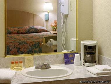 Memorial Inn and Suites - photo 10
