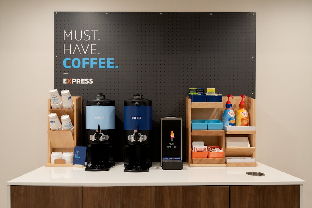 Holiday Inn Express and Suites Hollister by IHG - photo 19