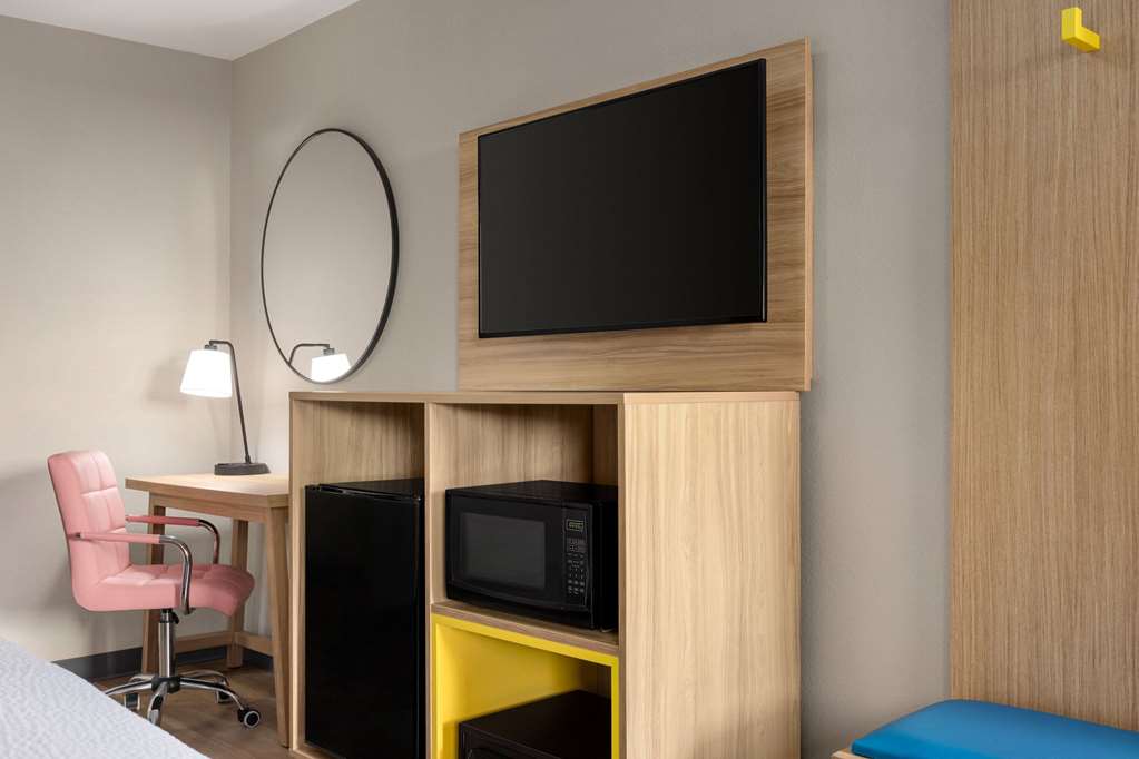 Days Inn by Wyndham Memphis at Graceland - photo 18