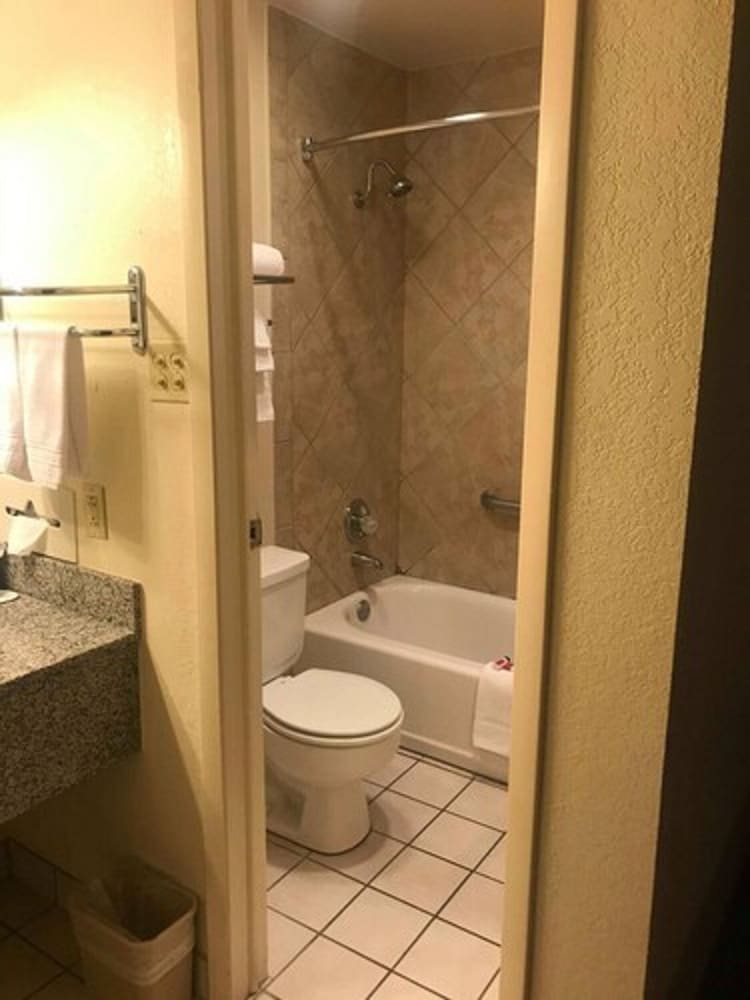 Days Inn by Wyndham Abilene - photo 28