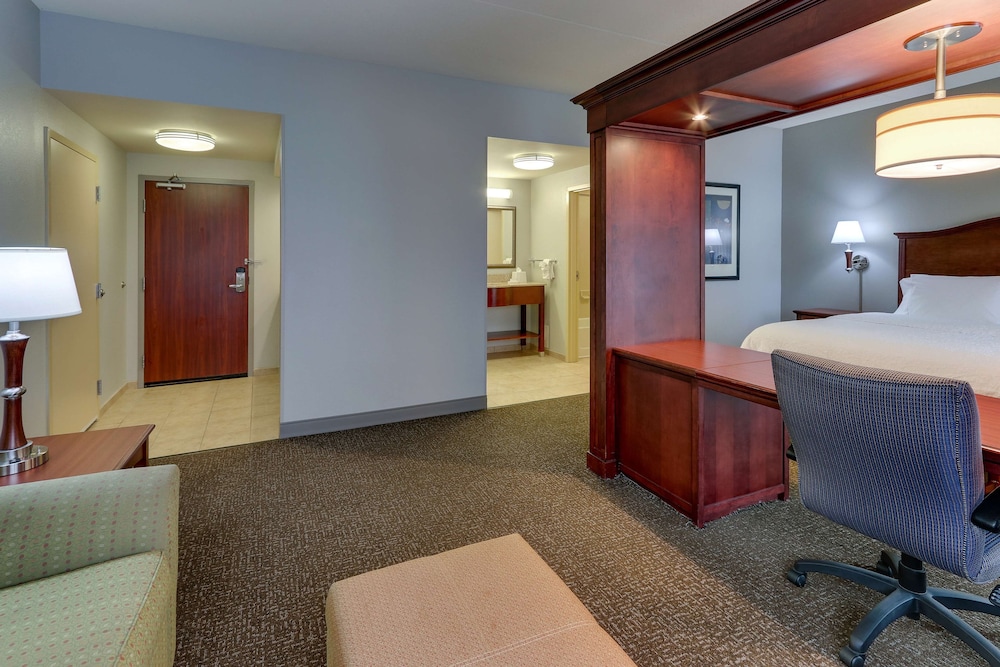 Hampton Inn & Suites Indianapolis Airport - photo 13
