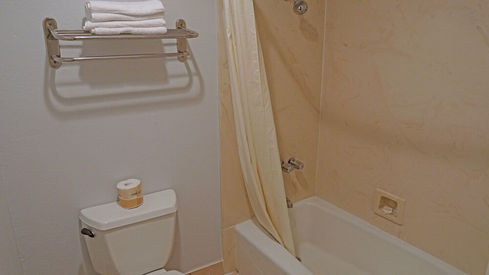 Travel Plaza Inn - photo 35