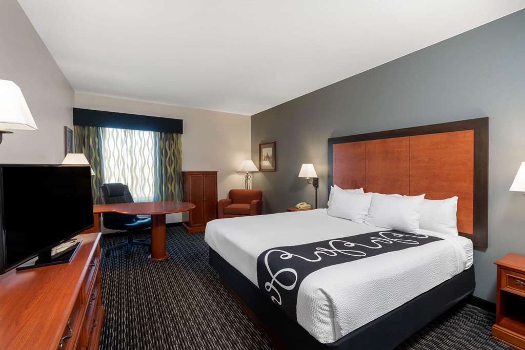 La Quinta Inn & Suites by Wyndham Rifle - photo 13
