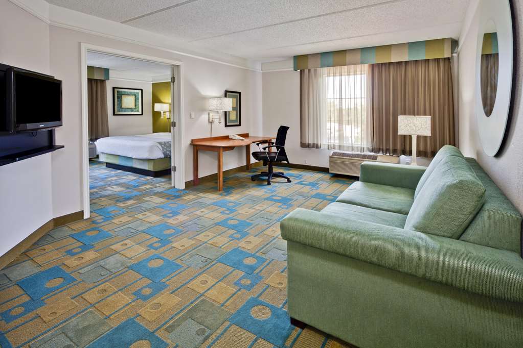 La Quinta Inn & Suites by Wyndham Ft. Lauderdale Airport - photo 25