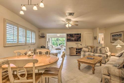 Spacious Naples Home Less Than 1 Mi to Vanderbilt Beach — 4-Star Luxury Hotel in Naples, United States