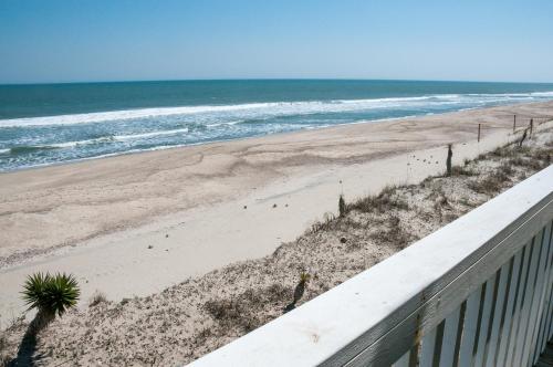 Bobs Place by Bryant Real Estate in Kure Beach, United States
